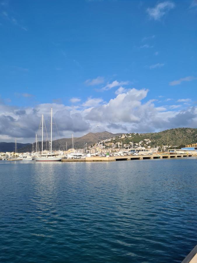 Acogedor Apartamento Vistas Al Mar Rosas Exteriör bild